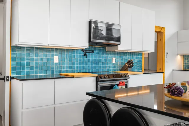 $445,000 | 320 County Road 2722, Mico, TX 78056