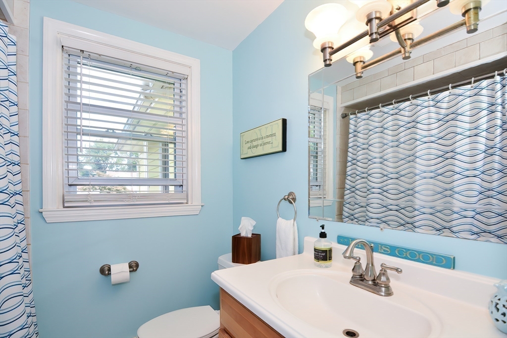 76 Linden Road Seekonk, MA 02771 - Photo 17 of 41