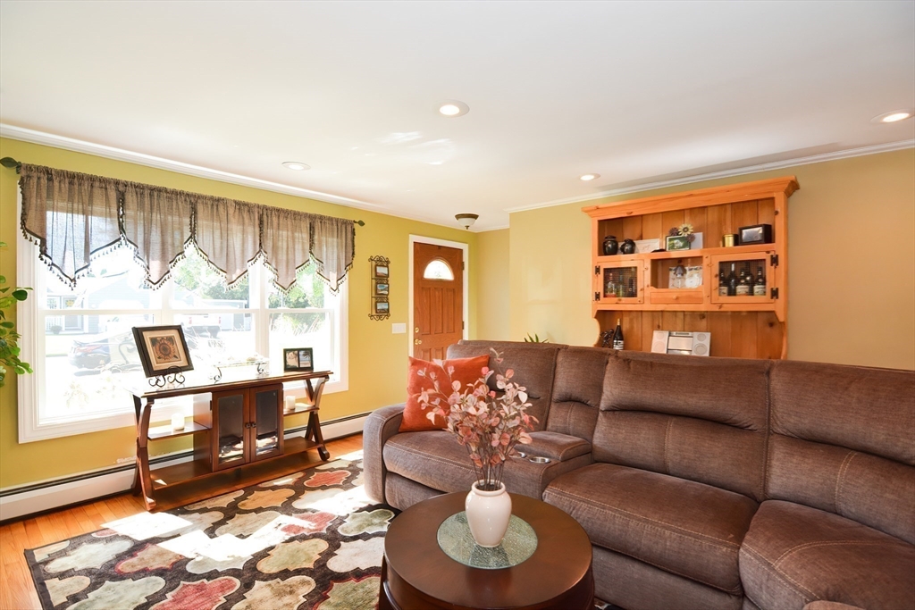 76 Linden Road Seekonk, MA 02771 - Photo 2 of 41