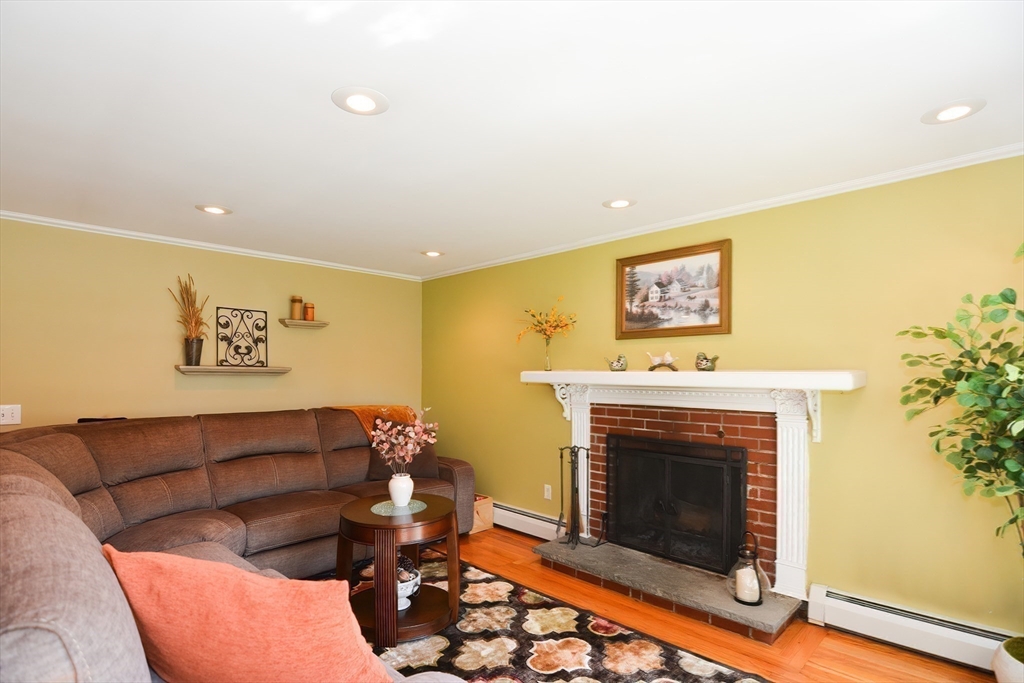 76 Linden Road Seekonk, MA 02771 - Photo 3 of 41