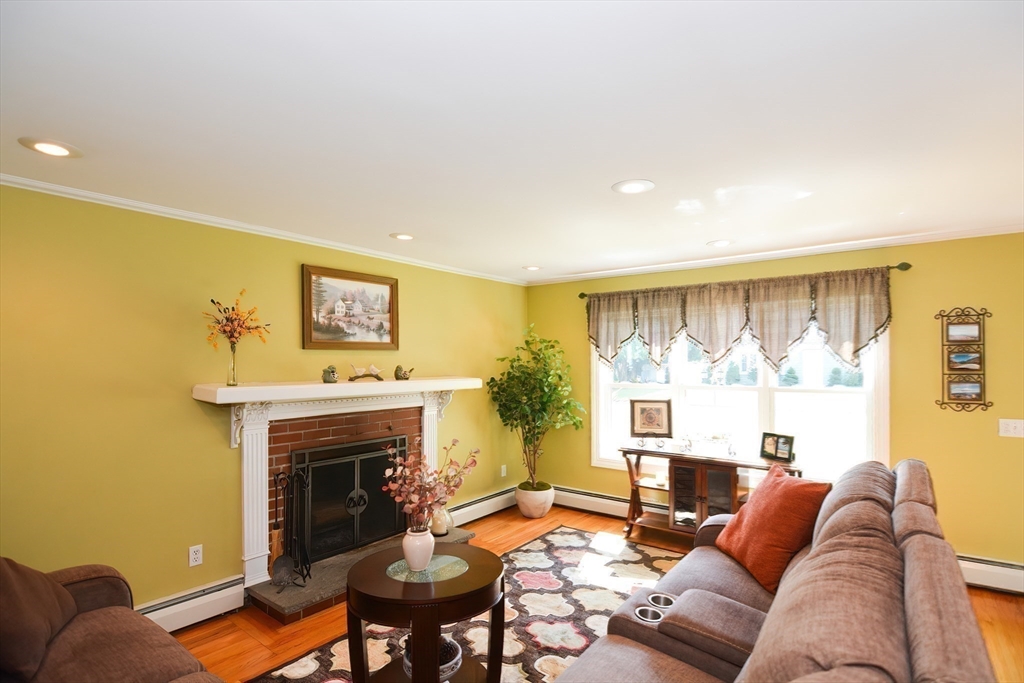 76 Linden Road Seekonk, MA 02771 - Photo 4 of 41