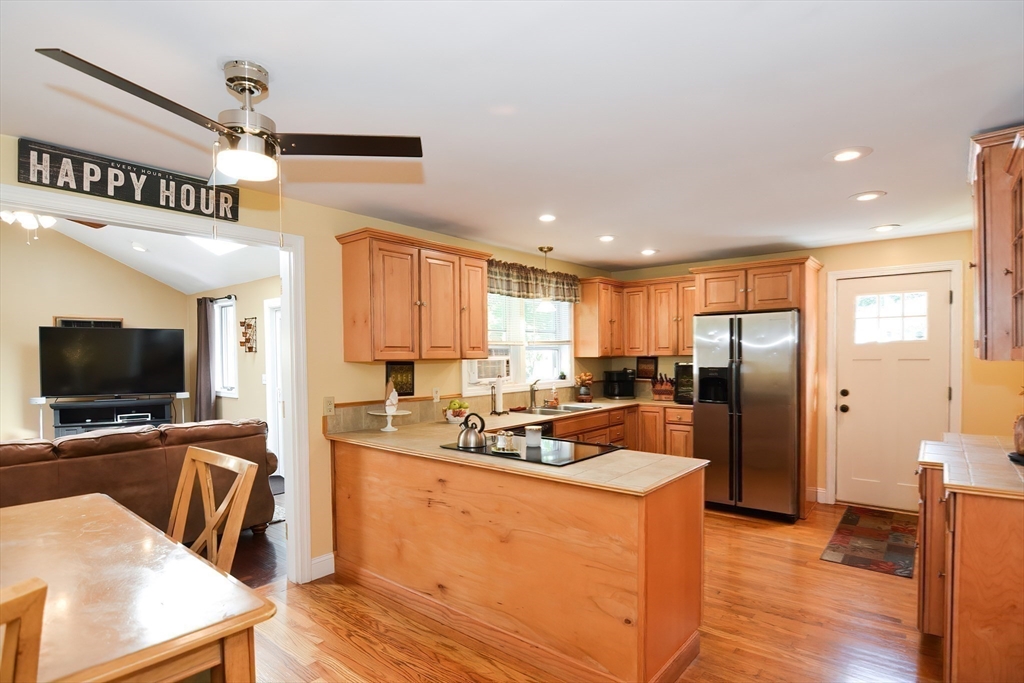 76 Linden Road Seekonk, MA 02771 - Photo 6 of 41