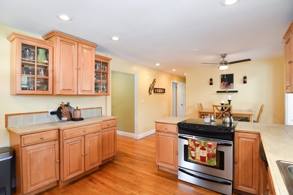 76 Linden Road Seekonk, MA 02771 - Photo 8 of 41