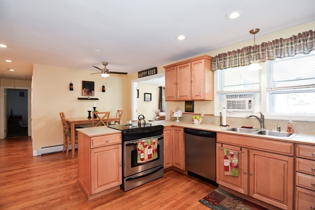 76 Linden Road Seekonk, MA 02771 - Photo 9 of 41