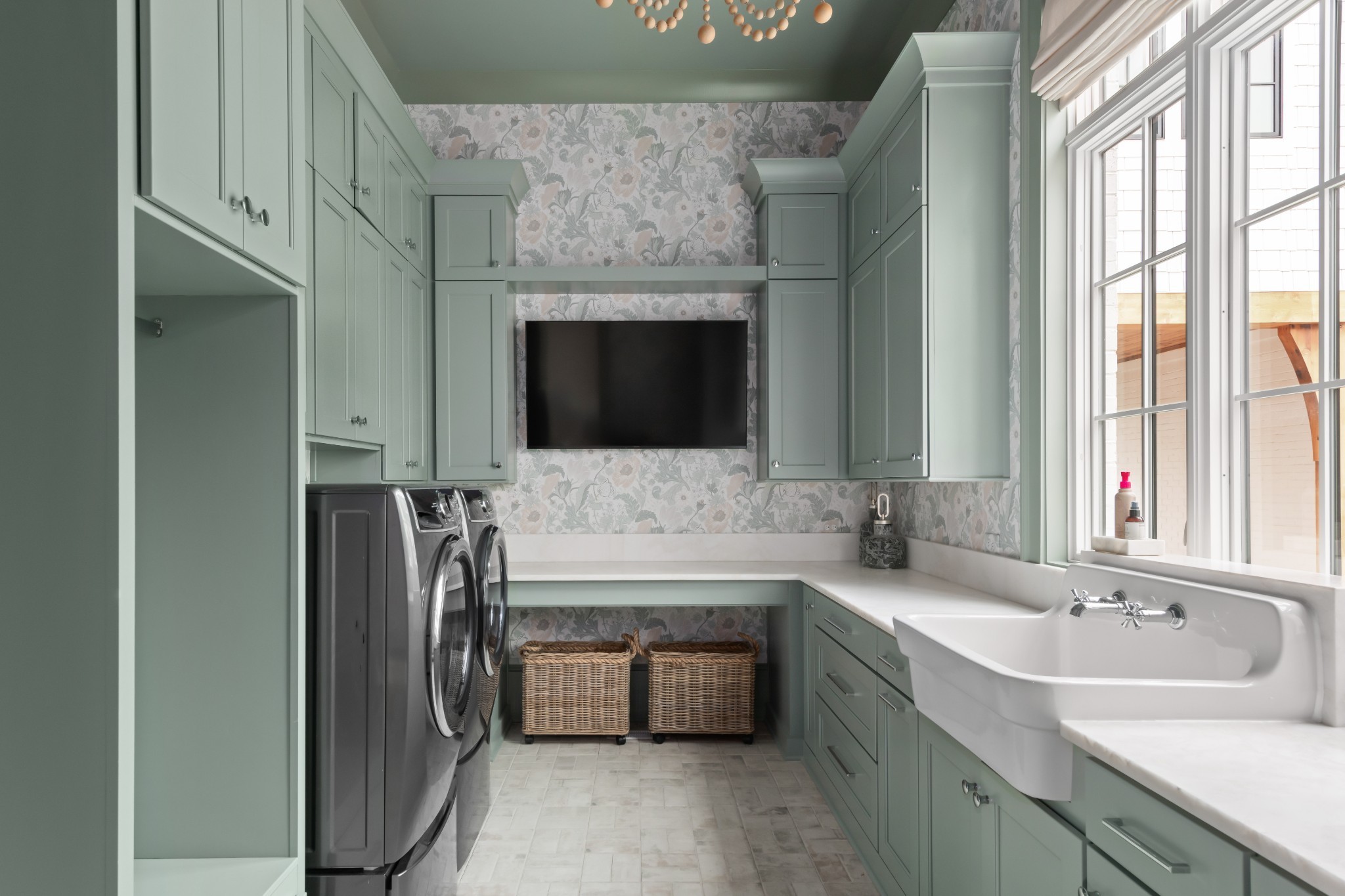 1561 Sunset Road Brentwood, TN 37027 - Photo 38 of 67 a bathroom with a tub sink and mirror