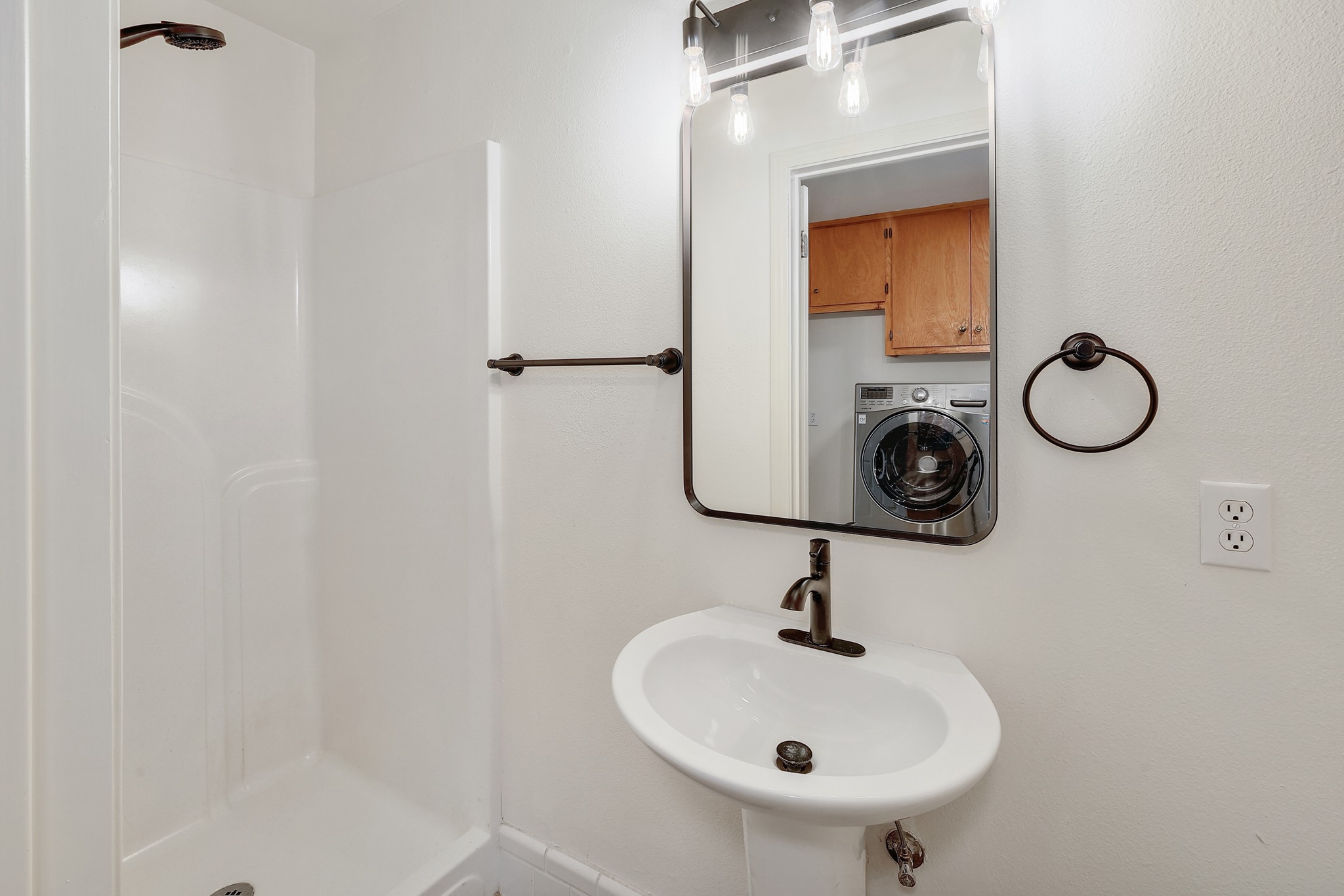 1700 Patterson Road Austin, TX 78733 - Photo 21 of 36 Full updated bath next to Office