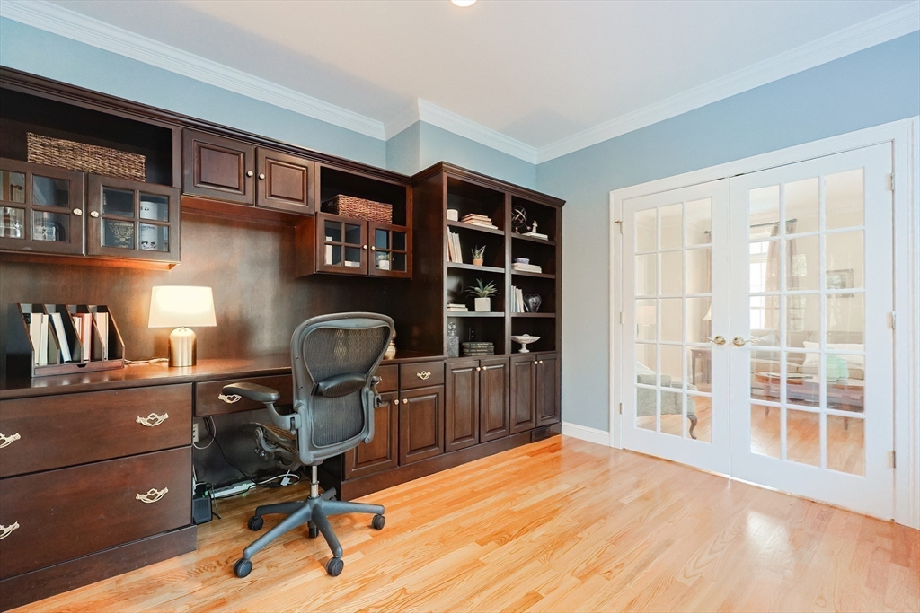 26 Eastmount Road Medfield, MA 02052 - Photo 5 of 42 Gallery Image 5