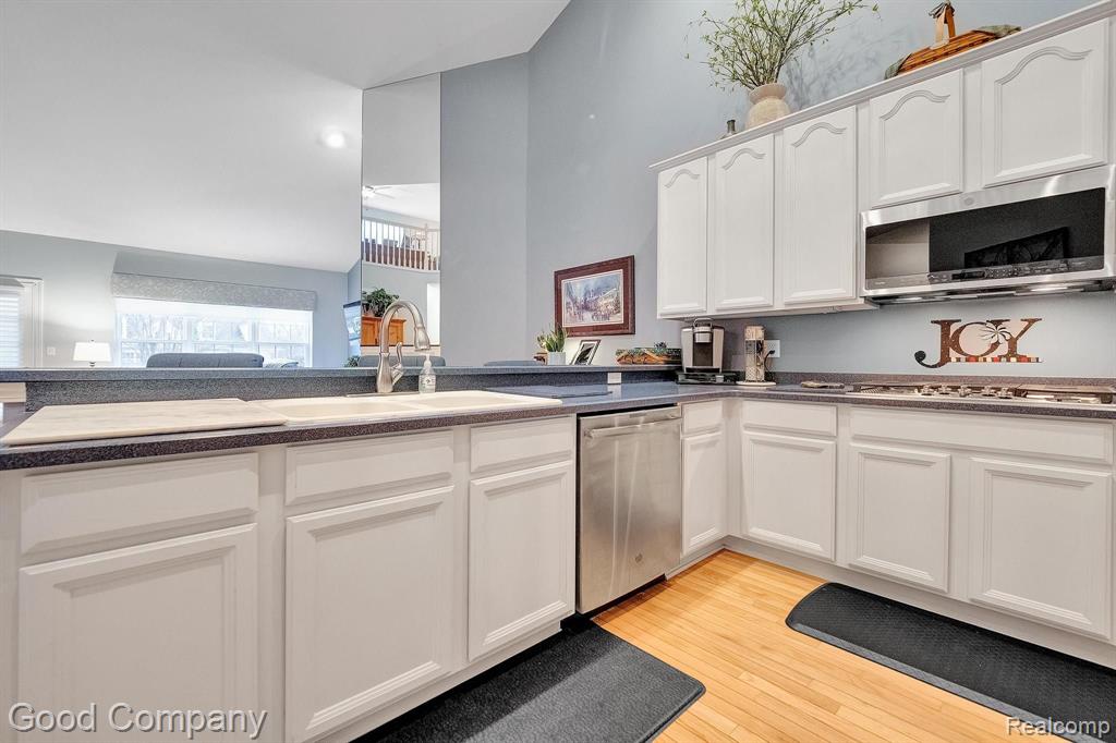 698 West Bluff Court Rochester Hills, MI 48307 - Photo 5 of 52