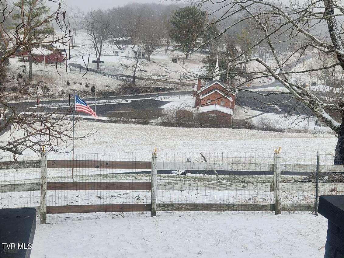 108 John Taylor Road Elizabethton, TN 37643 - Photo 5 of 53 108snow