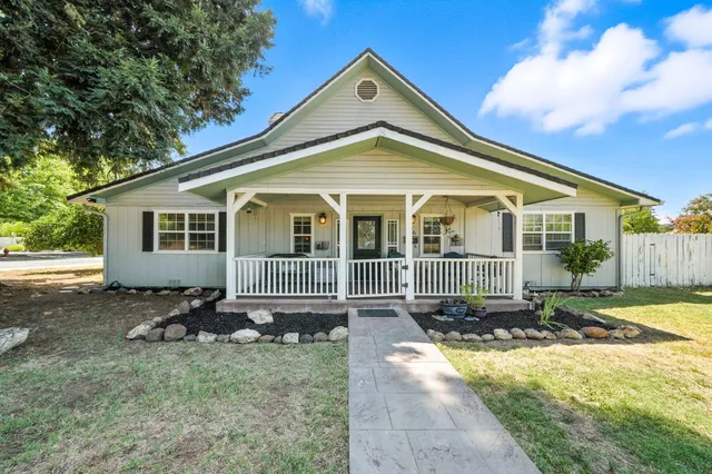 $329,500 | 406 South Jackson Street, Red Bluff, CA 96080