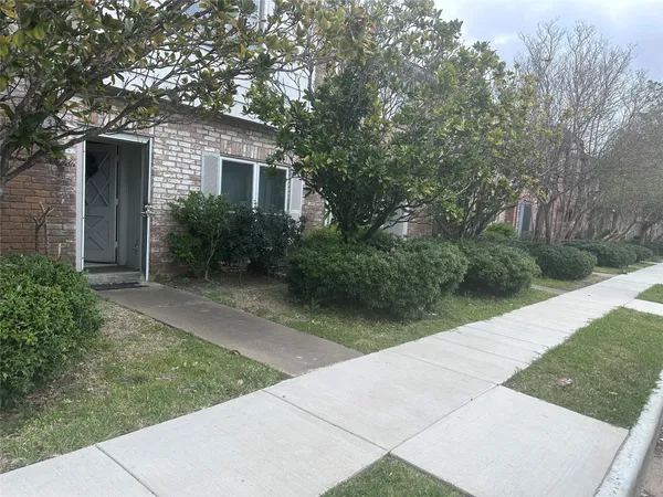 $1,500 | 11136 Village Bend Lane, Unit 1136, Houston, TX 77072