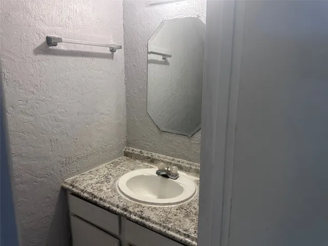 $1,600 | 11136 Village Bend Lane, Unit 1136, Houston, TX 77072