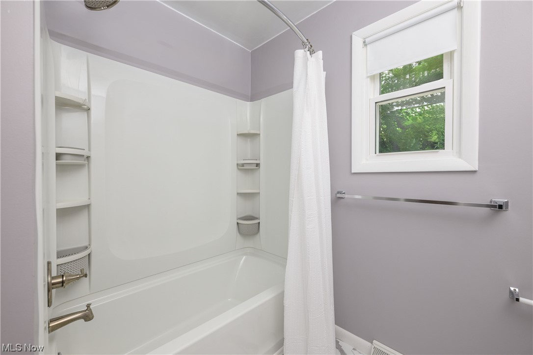 4202 Mapleton Street Southeast Canton, OH 44707 - Photo 18 of 31 Updated main bath!