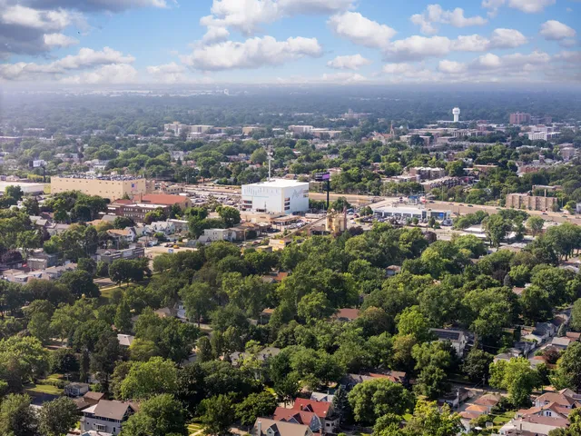 $459,000 | 7011 Roosevelt Road, Berwyn, IL 60402