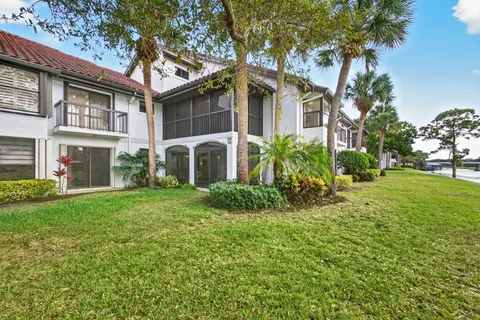 a view of a yard in front of house