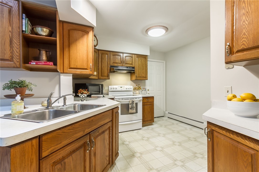 172 Cornwall Lane Irondequoit, NY 14617 - Photo 12 of 36