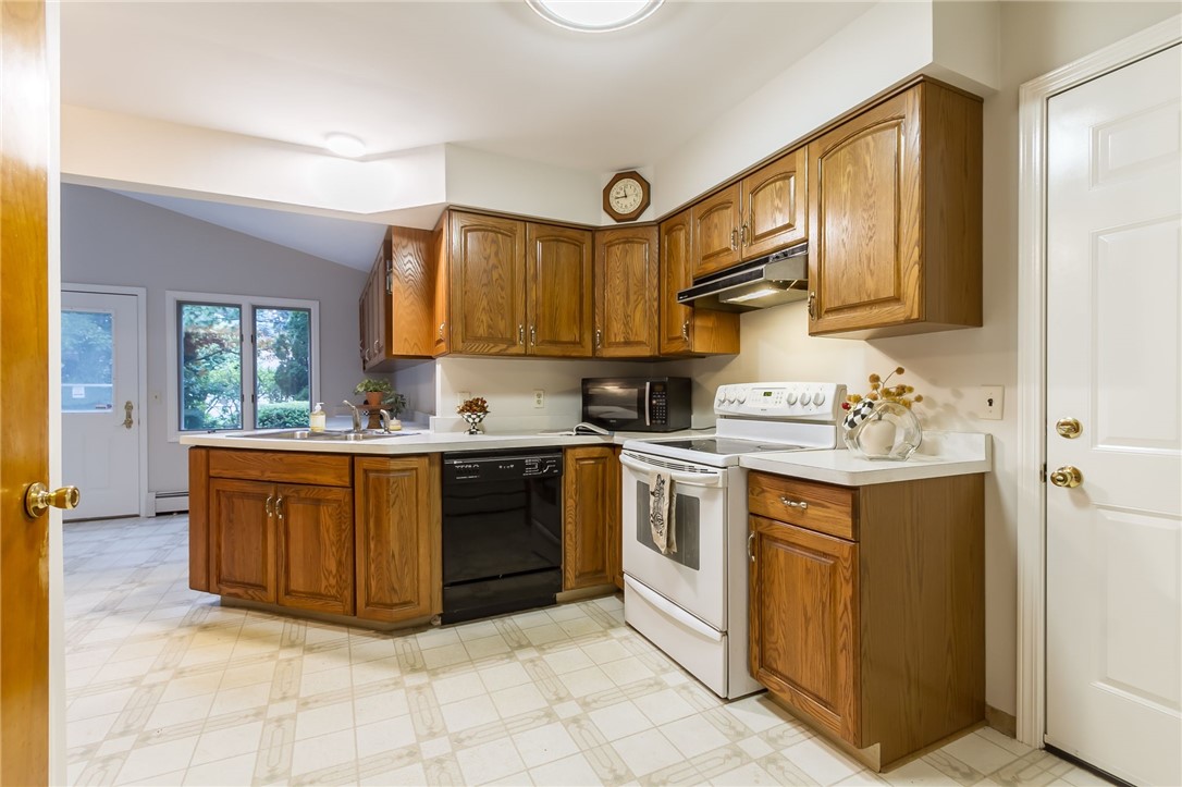 172 Cornwall Lane Irondequoit, NY 14617 - Photo 13 of 36