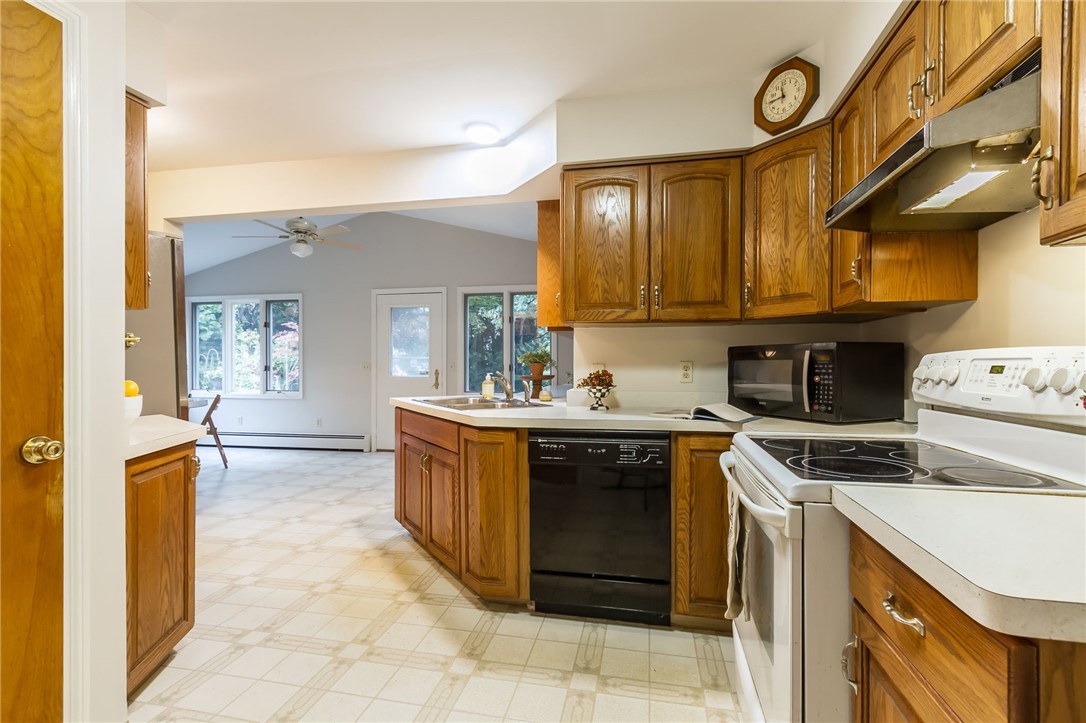 172 Cornwall Lane Irondequoit, NY 14617 - Photo 14 of 36