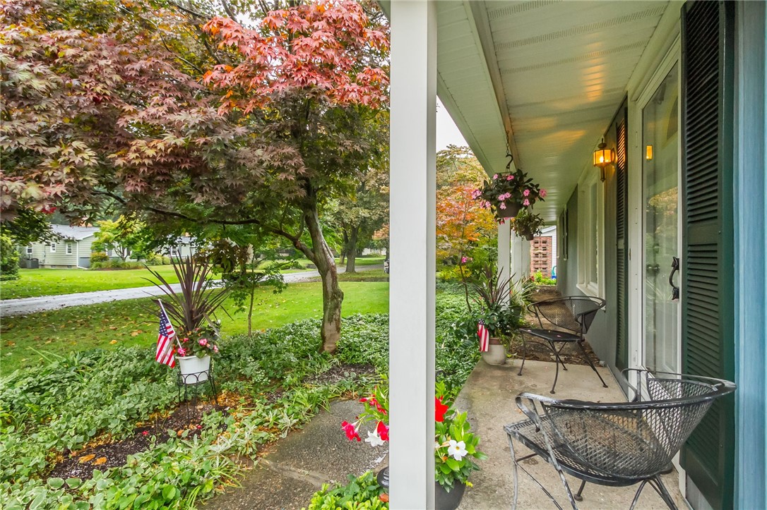 172 Cornwall Lane Irondequoit, NY 14617 - Photo 4 of 36