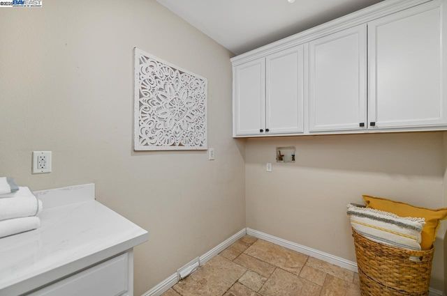 a view of a garage room