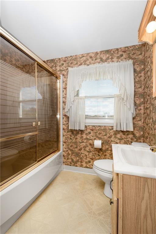 2265 Brodhead Road Aliquippa, PA 15001 - Photo 16 of 25 Full bath upstairs