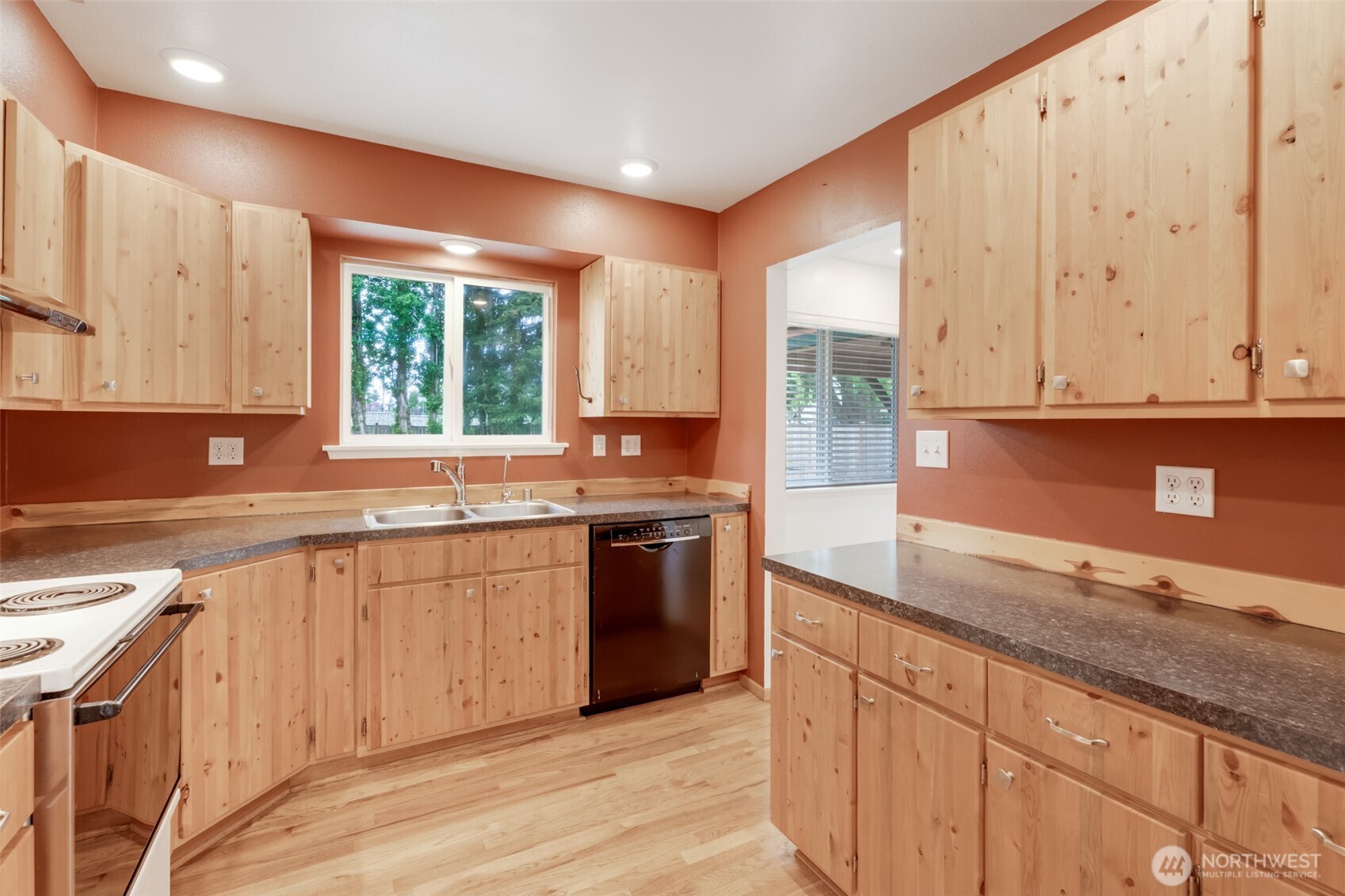 2002 Cascade Place West University Place, WA 98466 - Photo 13 of 40 Gallery Image 13
