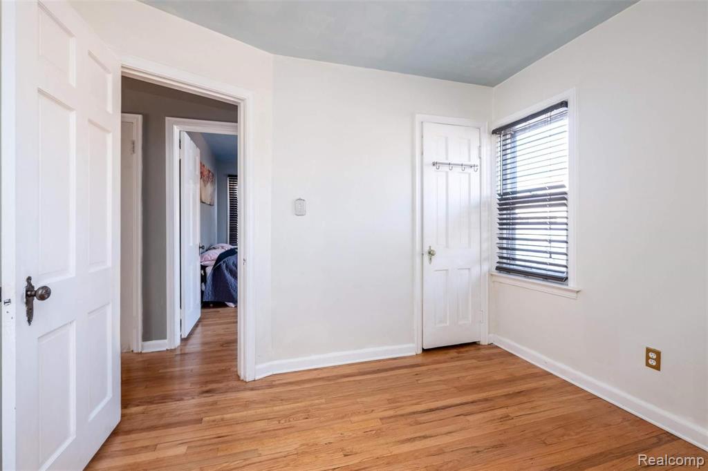 1784 Hampton Road Grosse Pointe Woods, MI 48236 - Photo 18 of 33