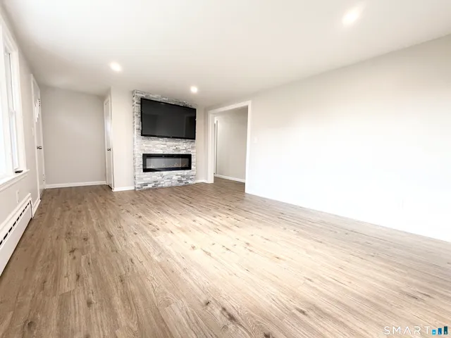 $339,900 | 9 Eleanor Road, Enfield, CT 06082