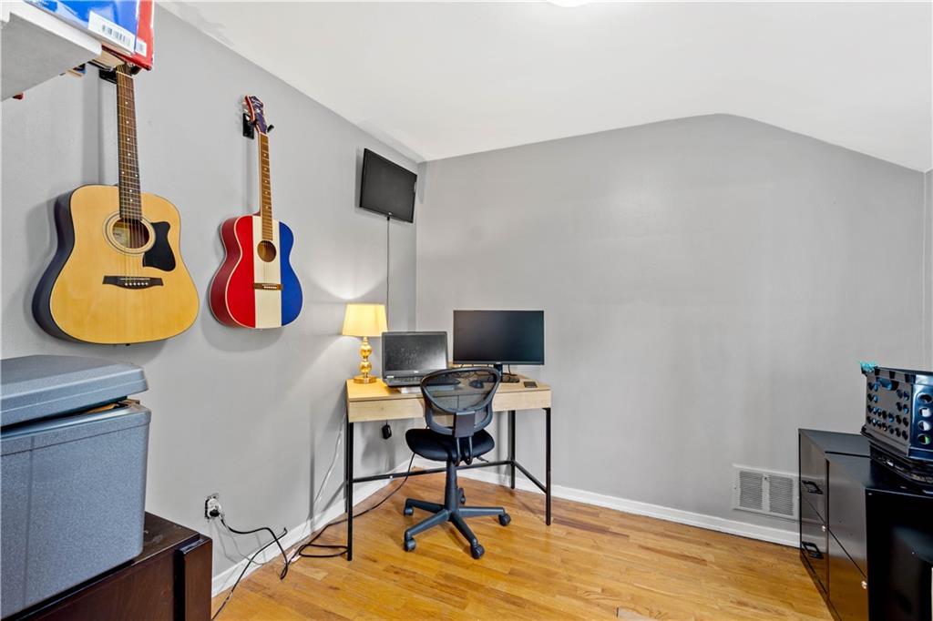 5299 Highgrove Road Pittsburgh, PA 15236 - Photo 12 of 25 Gallery Image 12