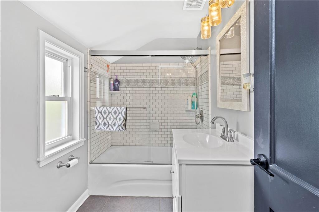 5299 Highgrove Road Pittsburgh, PA 15236 - Photo 14 of 25 Gallery Image 14