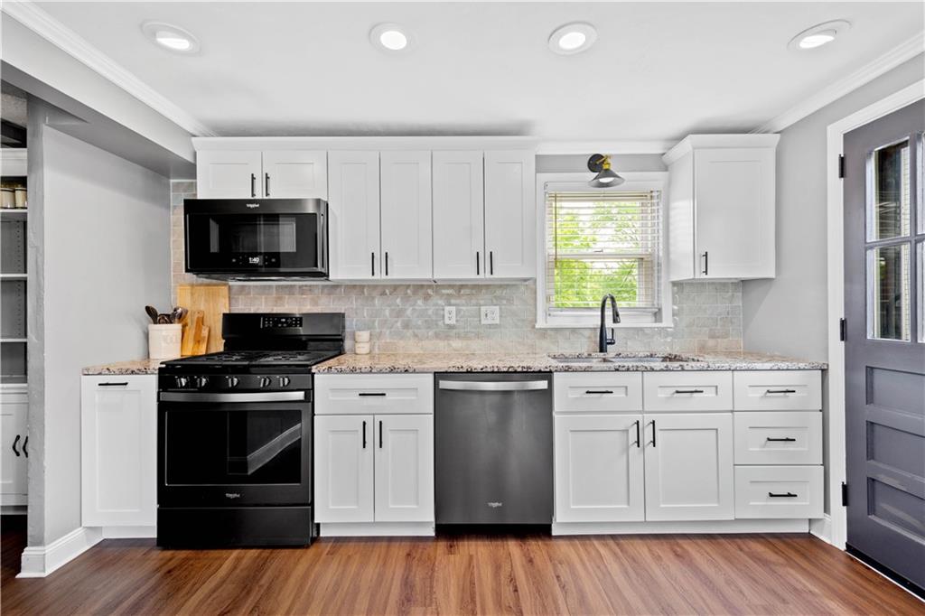 5299 Highgrove Road Pittsburgh, PA 15236 - Photo 3 of 25 Gallery Image 3