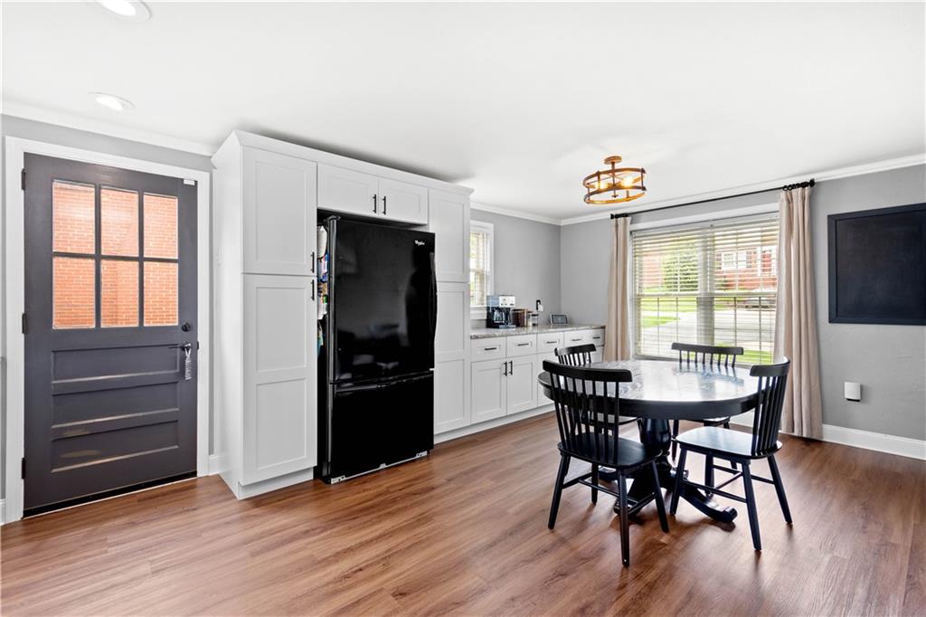 5299 Highgrove Road Pittsburgh, PA 15236 - Photo 4 of 25 Gallery Image 4