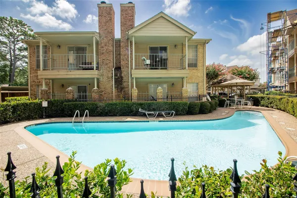 $133,900 | 12550 Whittington Drive, Unit 814, Houston, TX 77077