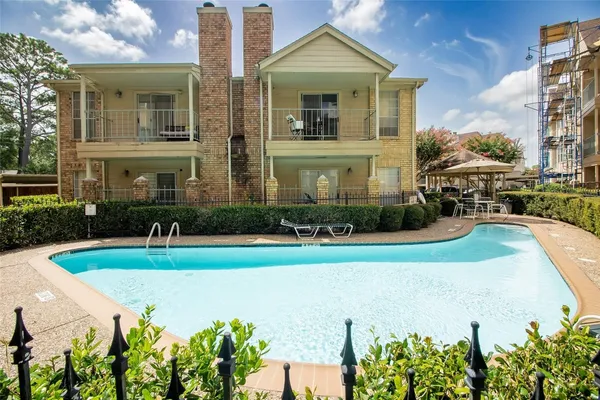 $133,900 | 12550 Whittington Drive, Unit 814, Houston, TX 77077
