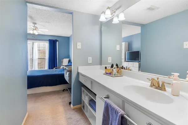 $133,900 | 12550 Whittington Drive, Unit 814, Houston, TX 77077