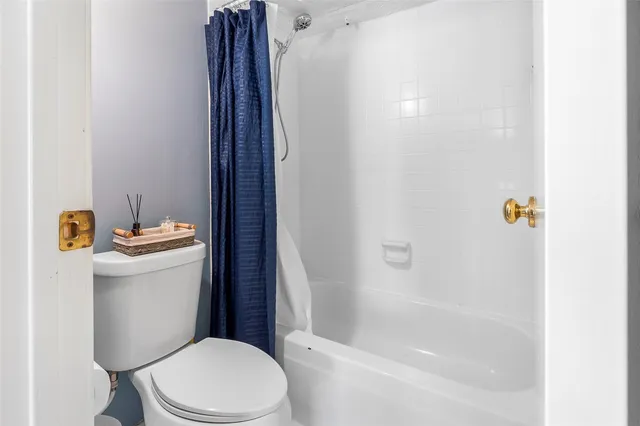 $134,999 | 12550 Whittington Drive, Unit 814, Houston, TX 77077