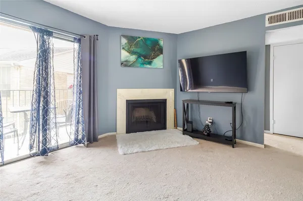 $133,800 | 12550 Whittington Drive, Unit 814, Houston, TX 77077