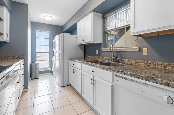 $133,900 | 12550 Whittington Drive, Unit 814, Houston, TX 77077