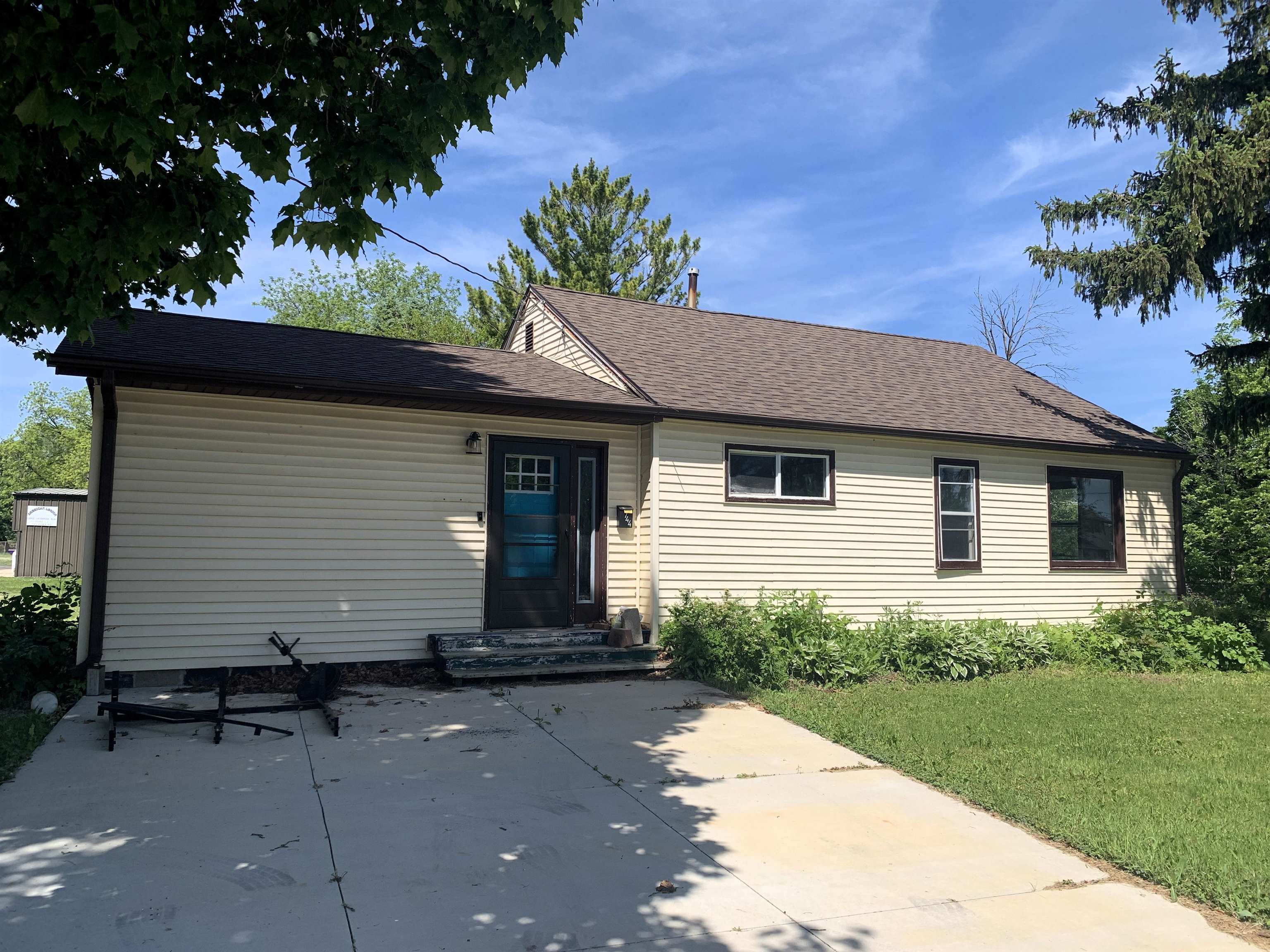 744 Farnham Street Columbus, WI 53925 - Photo 3 of 29