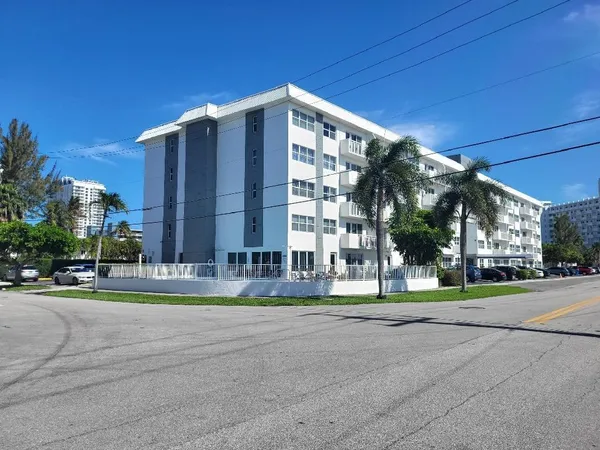 $2,300 | 550 Bayshore Drive, Unit 104, Fort Lauderdale, FL 33304
