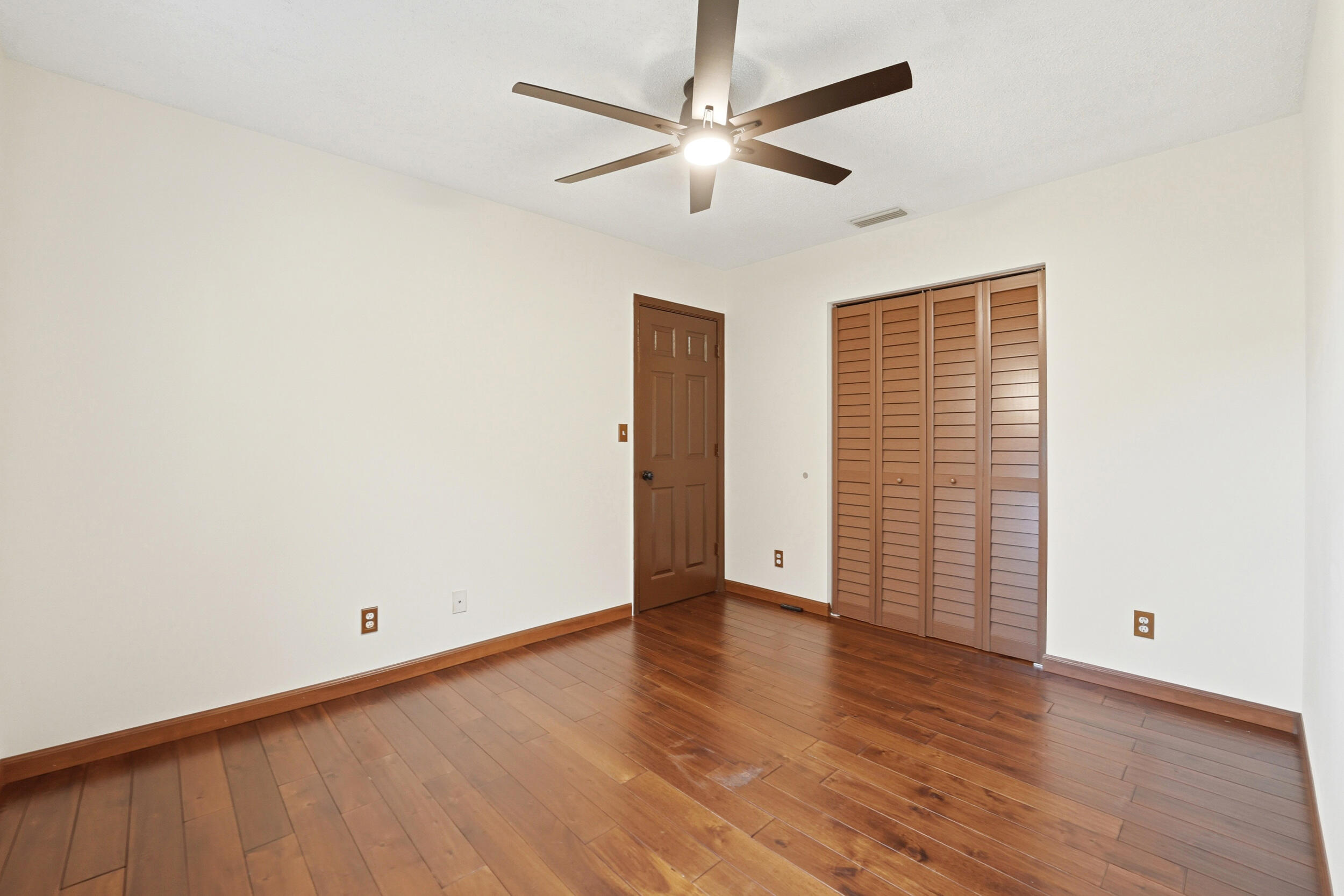 5787 Southwest 57th Way Davie, FL 33314 - Photo 32 of 40 179