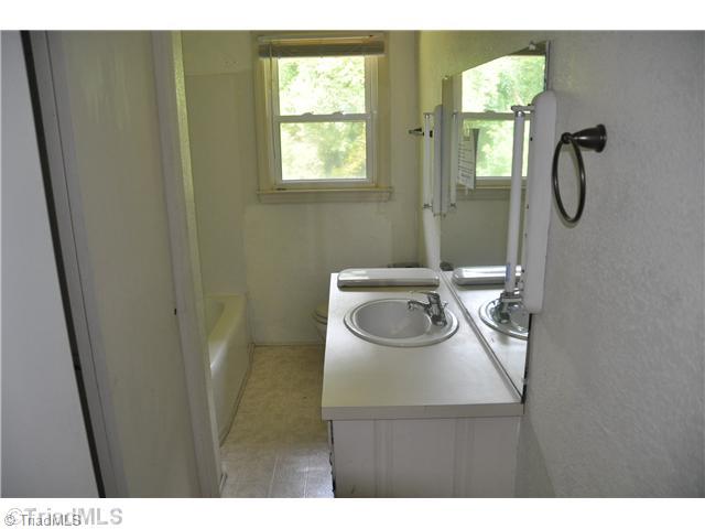 5611 Bethania Road Pfafftown, NC 27040 - Photo 6 of 9 Bath.