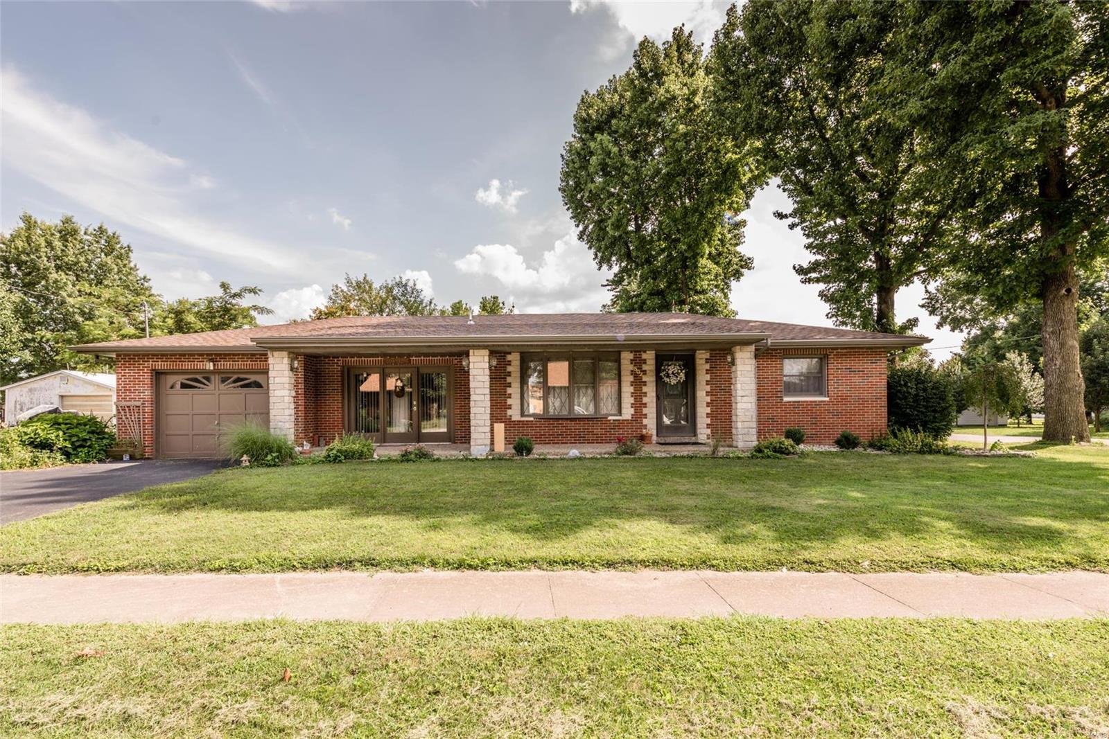 502 Walnut Street Alhambra, IL 62001 - Photo 1 of 26 Gallery Image 1