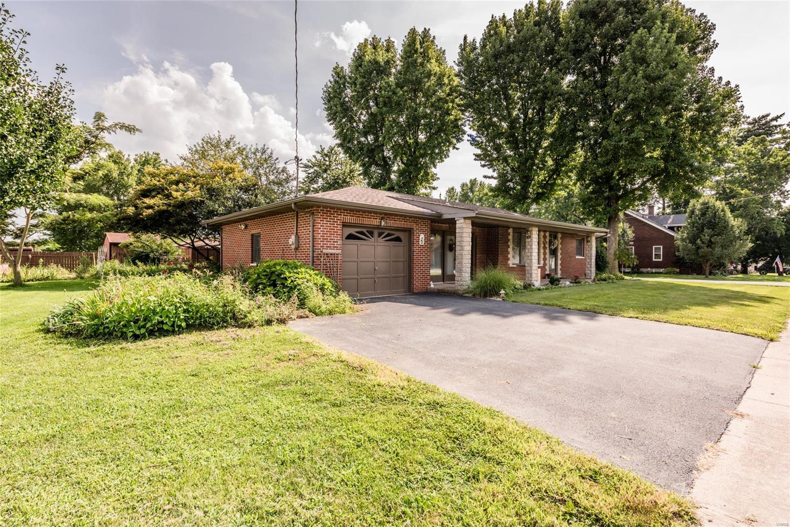 502 Walnut Street Alhambra, IL 62001 - Photo 3 of 26 Gallery Image 3