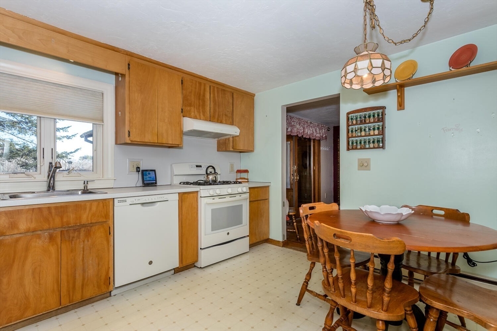 132 Island Road Millis, MA 02054 - Photo 6 of 17 Gallery Image 6