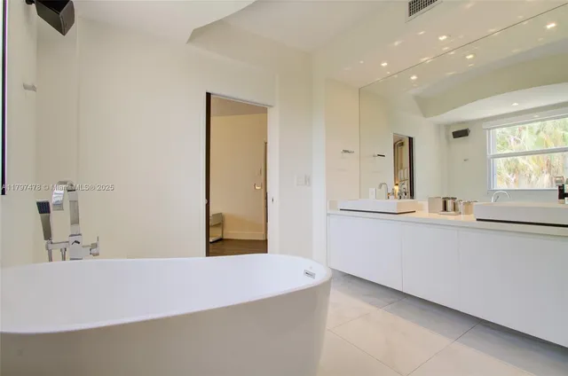 $1,995,000 | 701 Crandon Boulevard, Unit 402, Key Biscayne, FL 33149