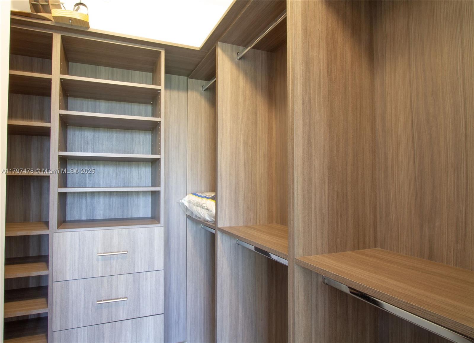 701 Crandon Boulevard, Unit 402 Key Biscayne, FL 33149 - Photo 15 of 38