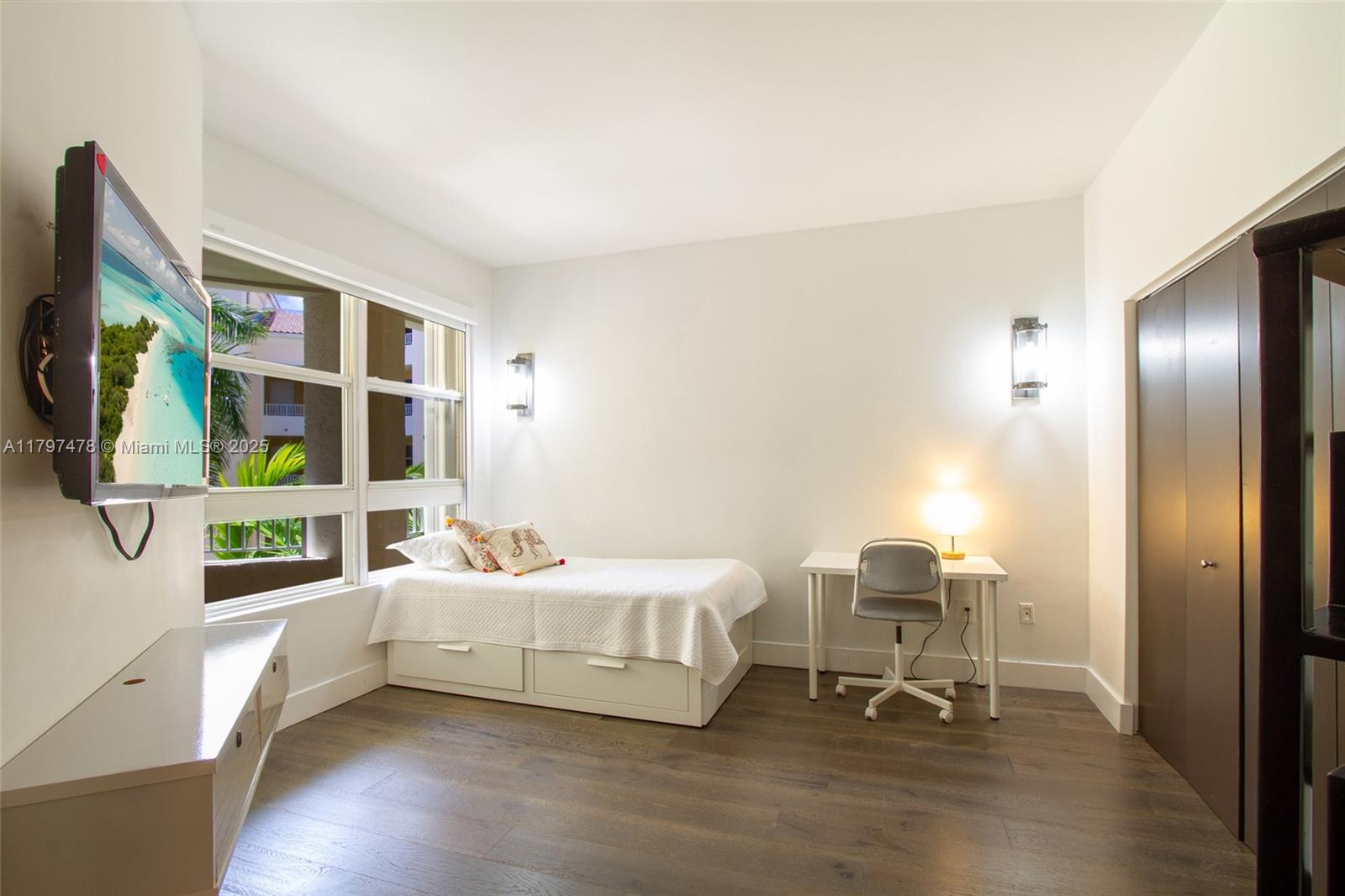 701 Crandon Boulevard, Unit 402 Key Biscayne, FL 33149 - Photo 17 of 38