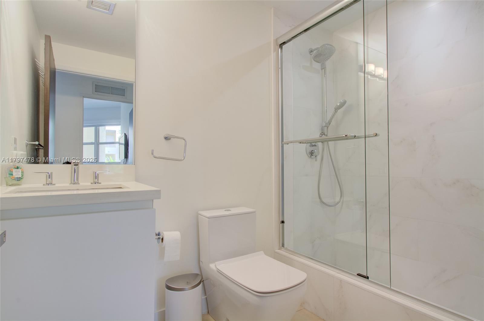 701 Crandon Boulevard, Unit 402 Key Biscayne, FL 33149 - Photo 19 of 38