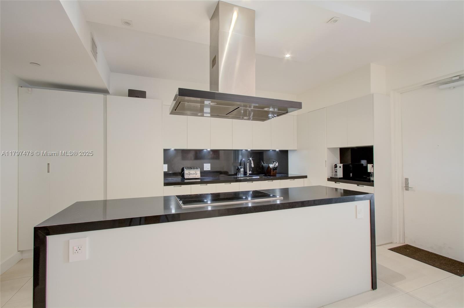 701 Crandon Boulevard, Unit 402 Key Biscayne, FL 33149 - Photo 5 of 38